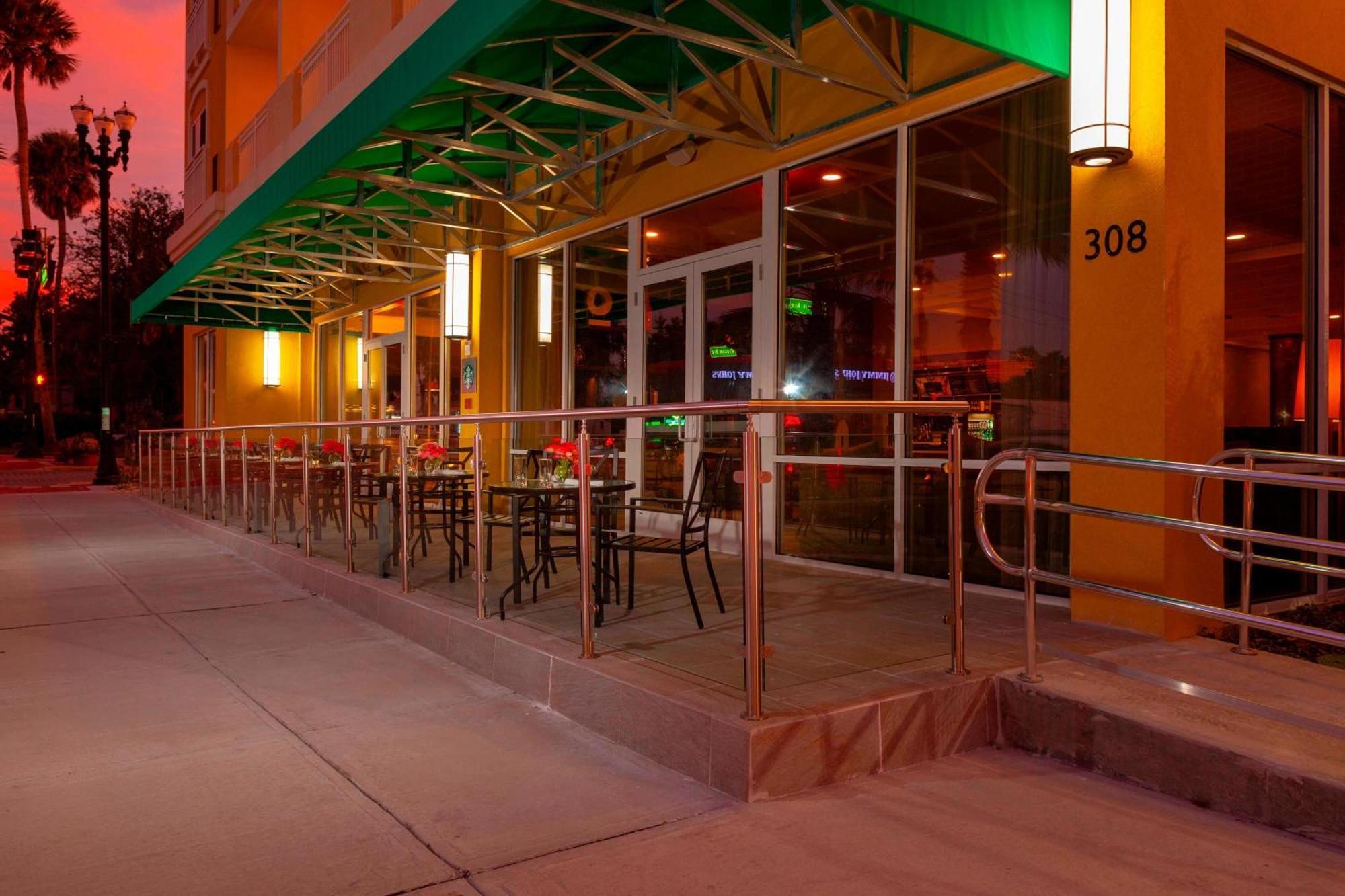 Courtyard By Marriott Deland Historic Downtown Hotel Bagian luar foto