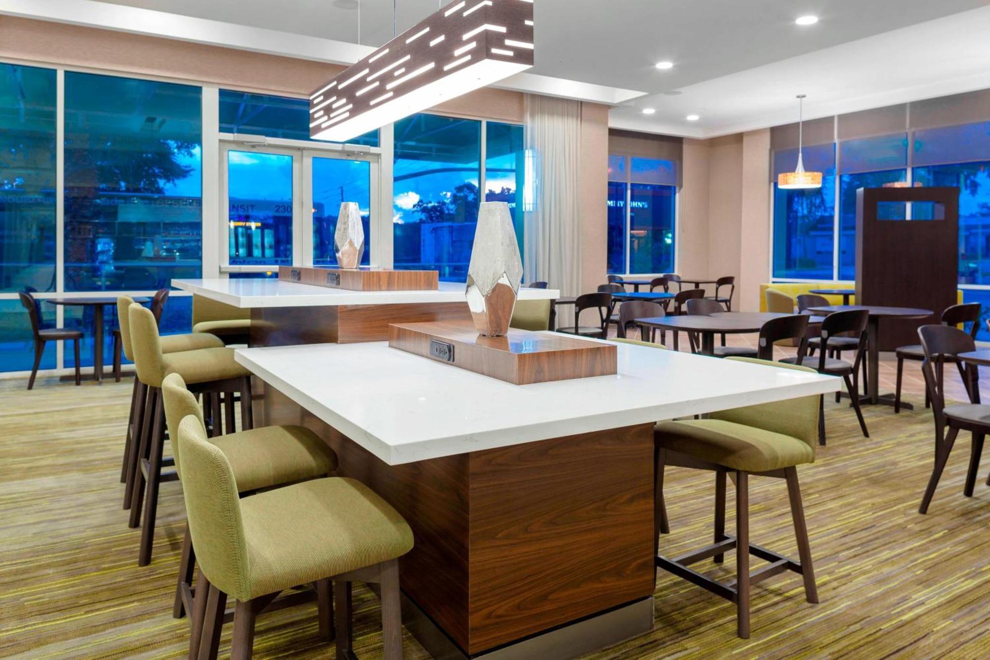 Courtyard By Marriott Deland Historic Downtown Hotel Bagian luar foto
