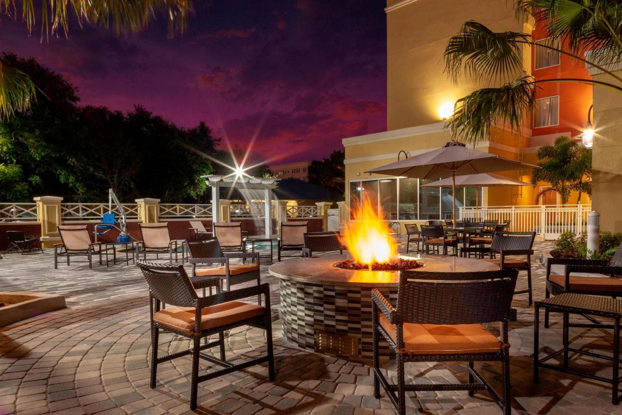 Courtyard By Marriott Deland Historic Downtown Hotel Bagian luar foto