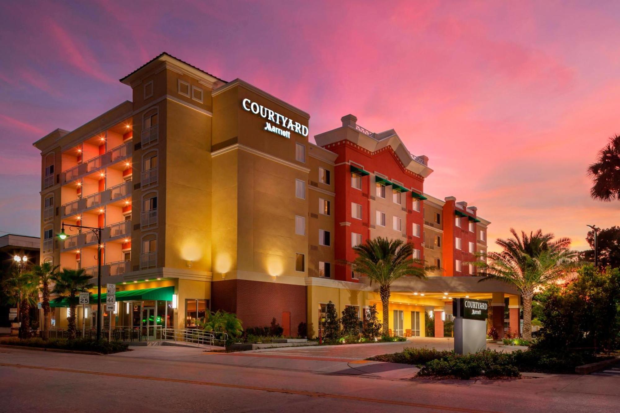 Courtyard By Marriott Deland Historic Downtown Hotel Bagian luar foto