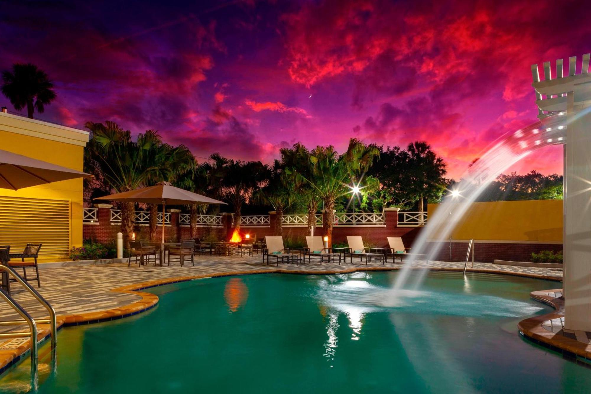 Courtyard By Marriott Deland Historic Downtown Hotel Bagian luar foto